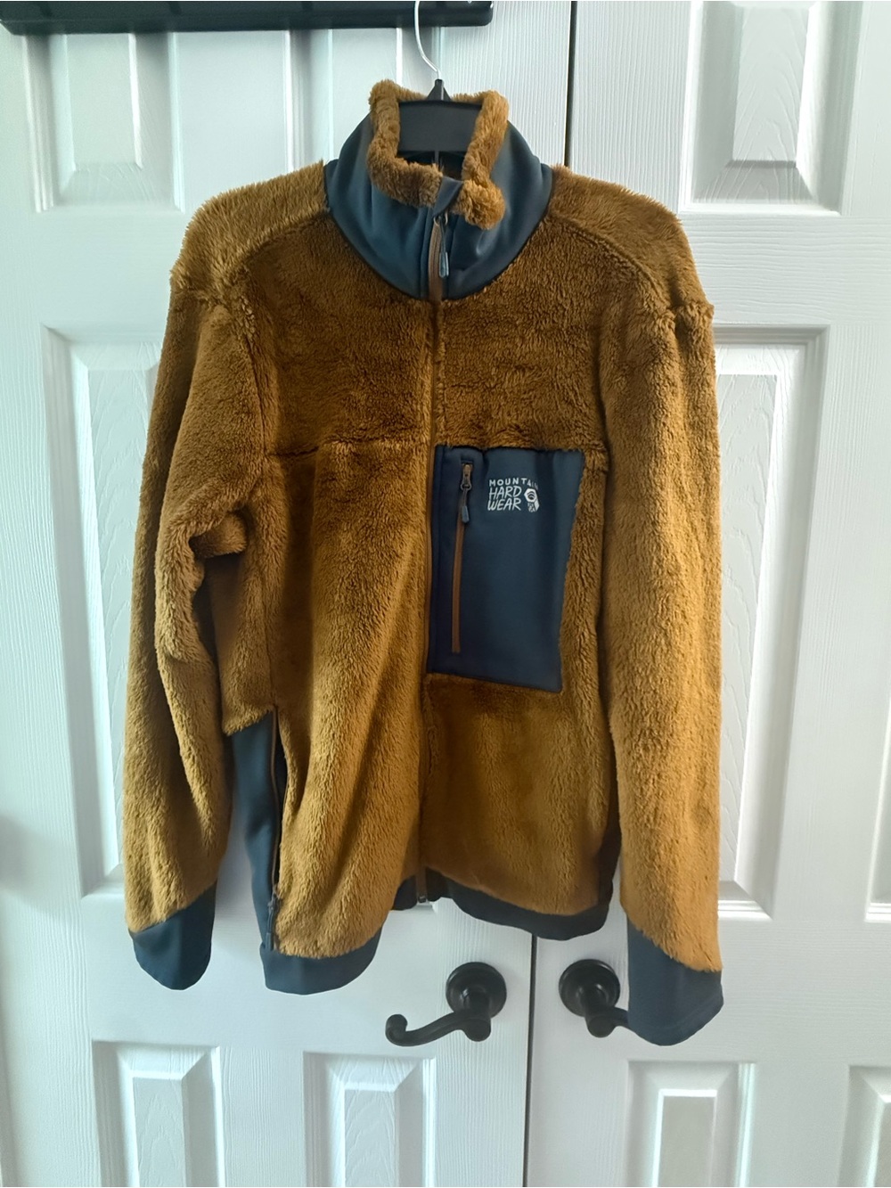 Mountain Hardwear Men's Brown Plush Fleece Jacket with Navy Accents